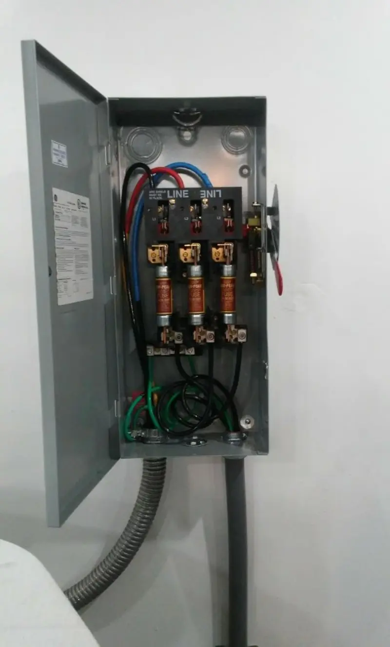 Three-phase disconnect switch installed for Smoke Detector Installation in Wahneta